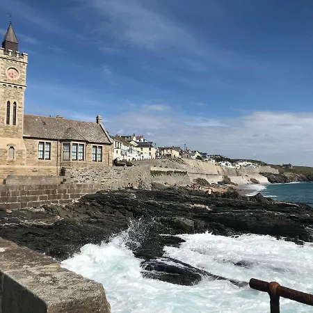 Scott's Holiday home
